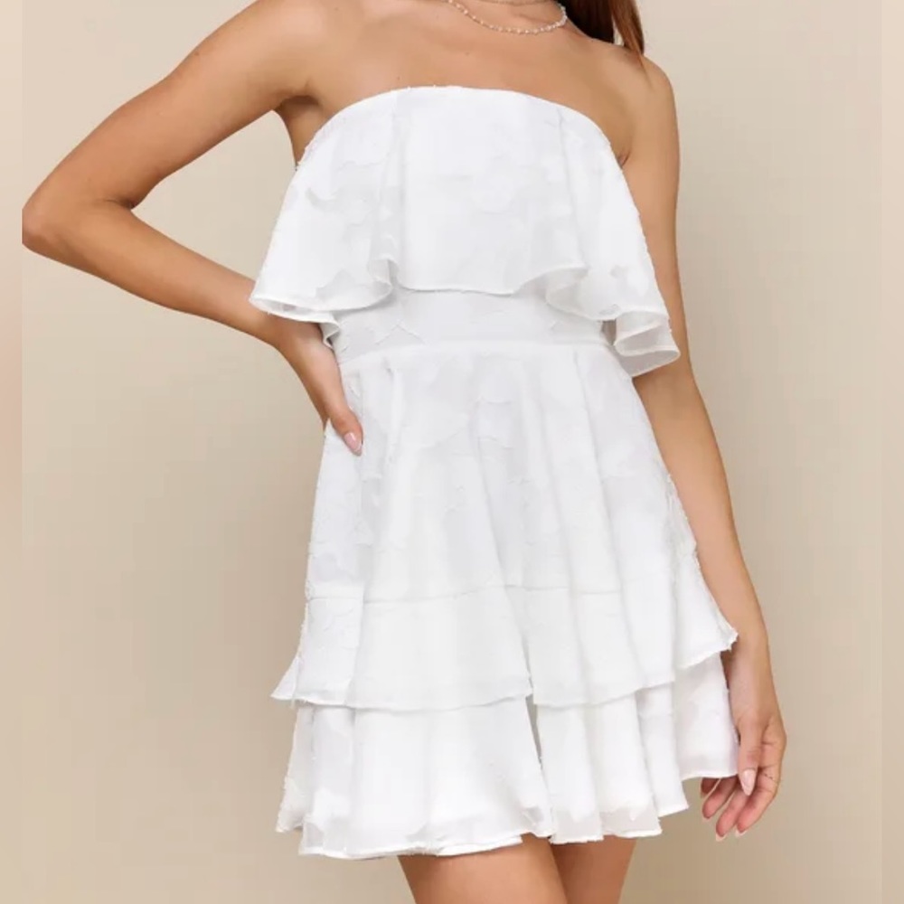 Lulu’s Floral Ruffled Strapless Mini Dress - Picture 7 of 8